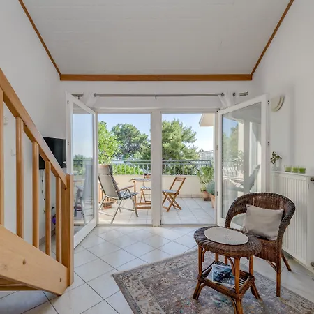 Apartman Beachfront With Balcony And Parking *