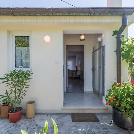 Apartman Beachfront With Balcony And Parking