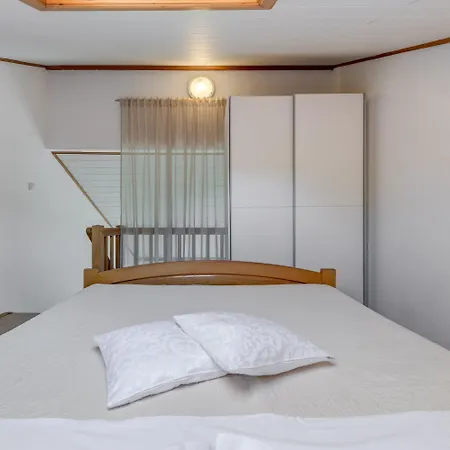 Beachfront With Balcony And Parking *