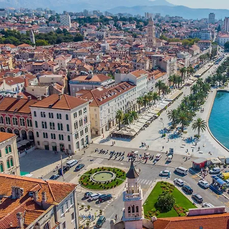 Apartman Beachfront With Balcony And Parking *