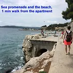 Beachfront With Balcony And Parking *
