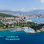 Beachfront With Balcony And Parking