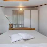Beachfront With Balcony And Parking 아파트 *