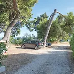 아파트 Beachfront With Balcony And Parking