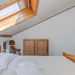 Beachfront With Balcony And Parking 스플리트