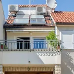 Beachfront With Balcony And Parking 아파트 *