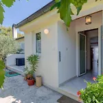 Beachfront With Balcony And Parking 스플리트