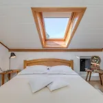 Beachfront With Balcony And Parking 아파트 스플리트