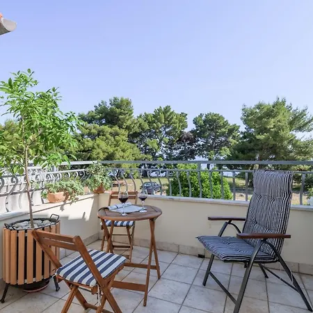 Apartment Beachfront With Balcony And Parking Split