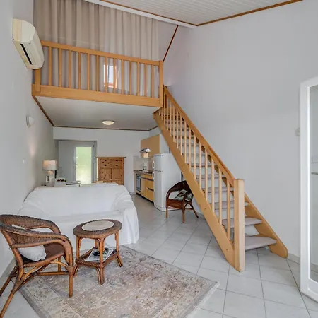 Beachfront With Balcony And Parking Apartment