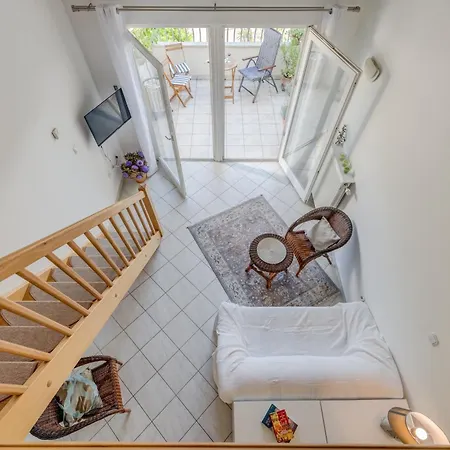 Apartment Beachfront With Balcony And Parking