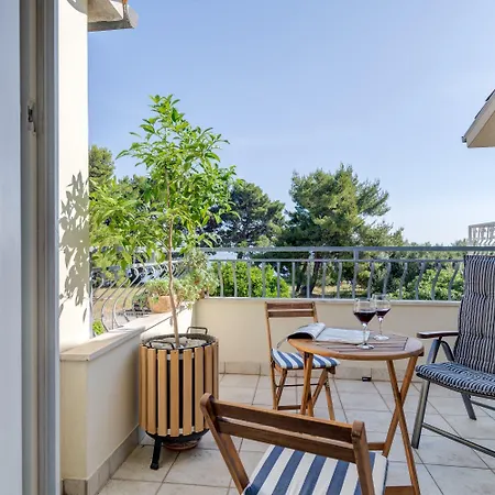 Apartment Beachfront With Balcony And Parking Split