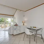 Apartman Beachfront With Balcony And Parking *