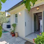Apartman Beachfront With Balcony And Parking *