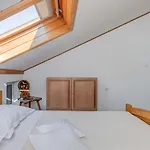Beachfront With Balcony And Parking Apartman
