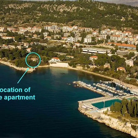 Beachfront With Balcony And Parking *