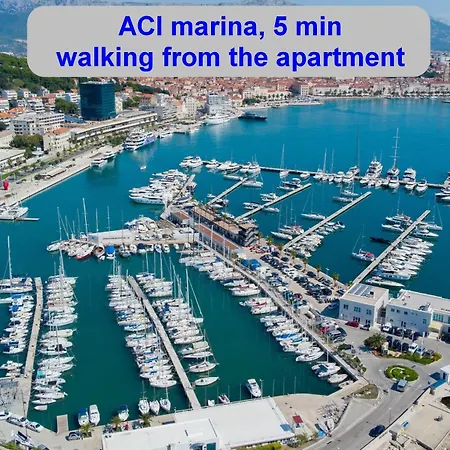 Apartment Beachfront With Balcony And Parking