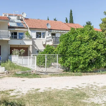 Beachfront With Balcony And Parking Apartment Split