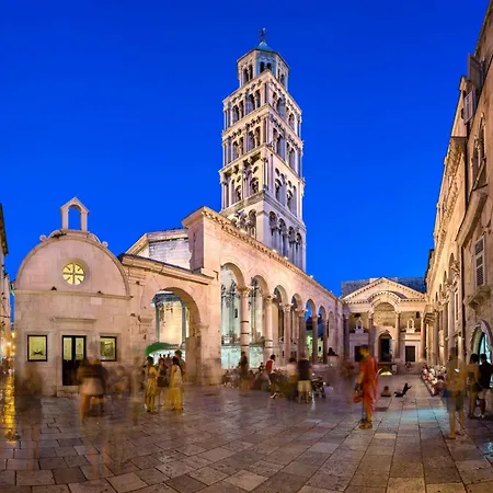 Beachfront With Balcony And Parking アパート