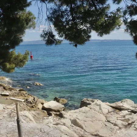 Beachfront With Balcony And Parking スプリト